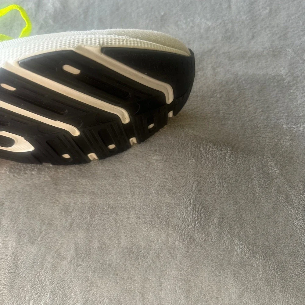Brooks launch running